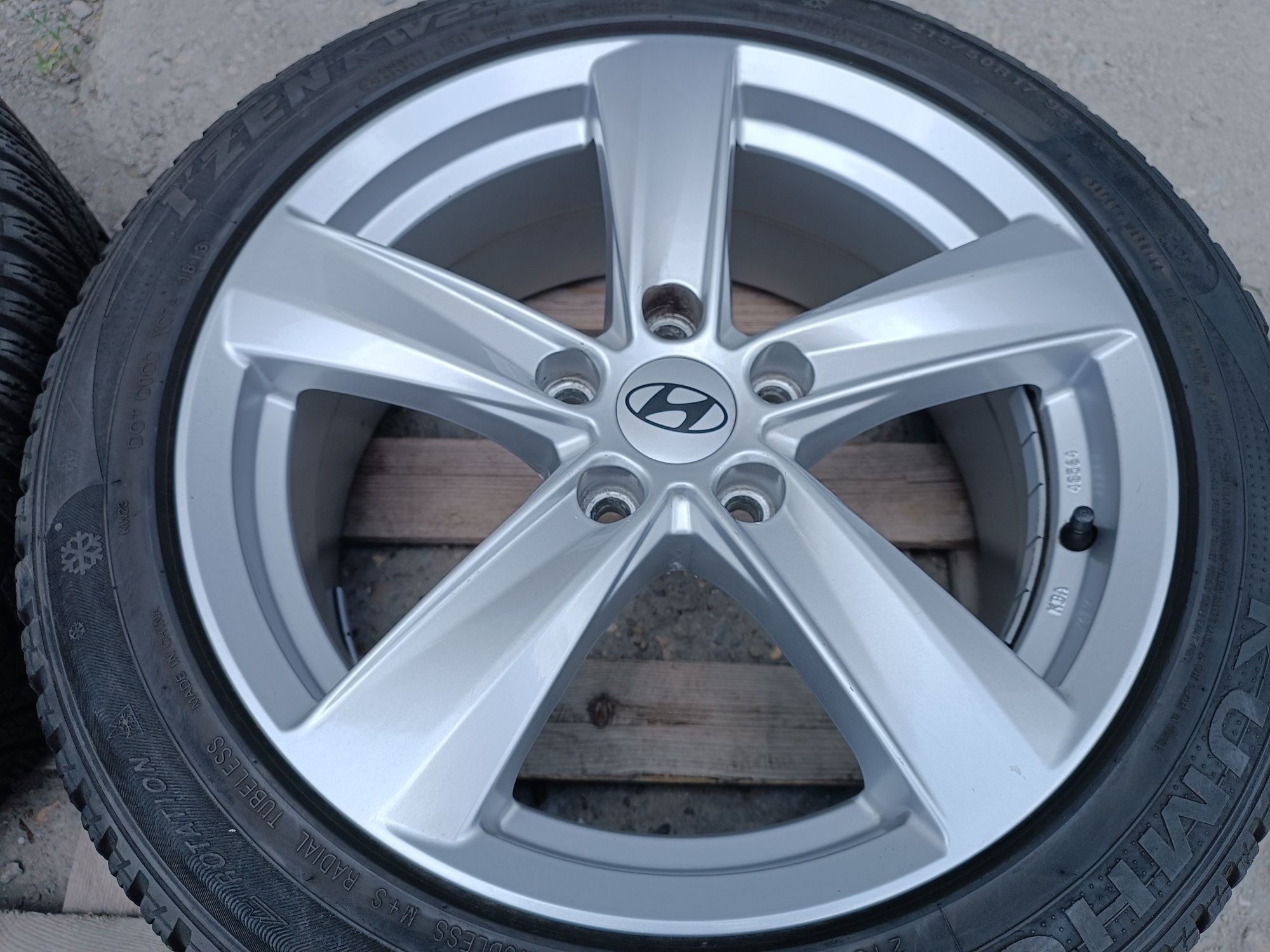 Лети джанти 17ки 5х114.3 Hyundai + зимни гуми 215/50/17 Kumho