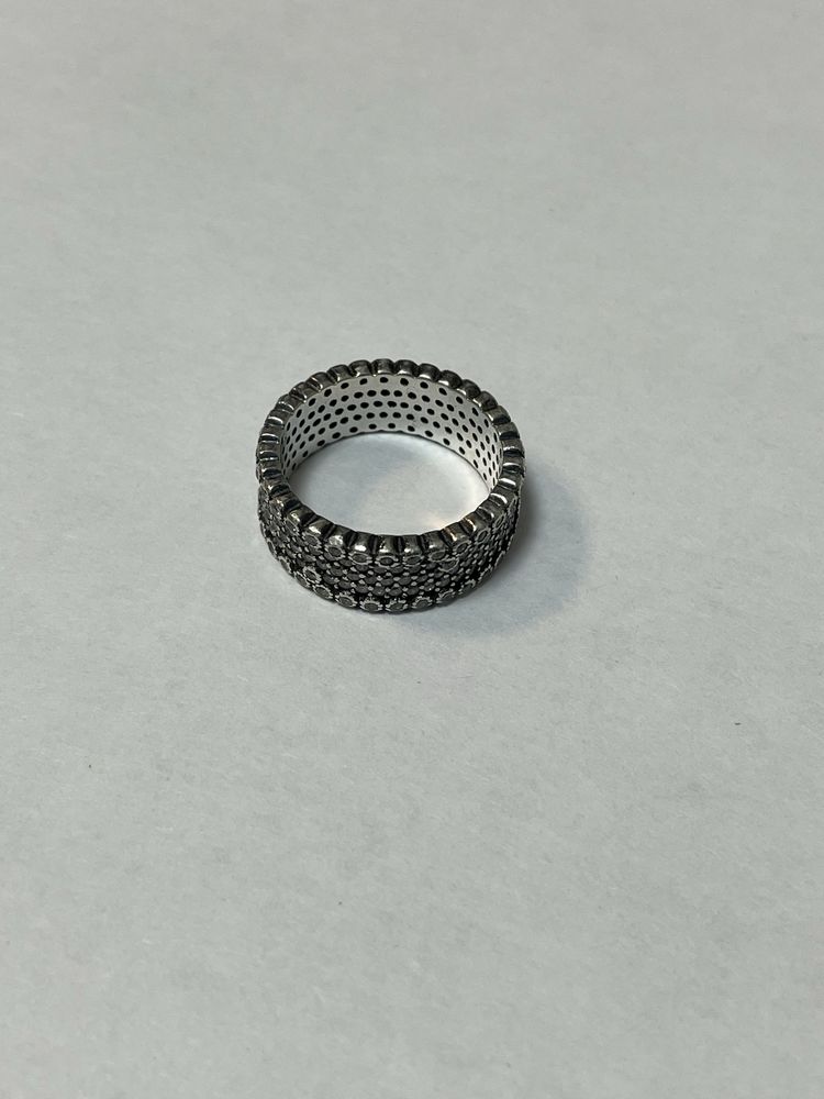 Кольцо из серебра 925 проба с камнями