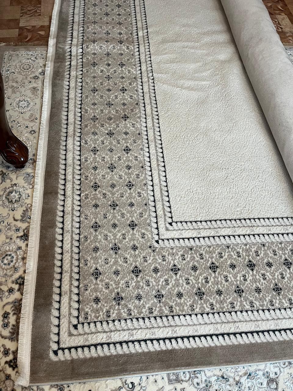 Продаётся ковры.