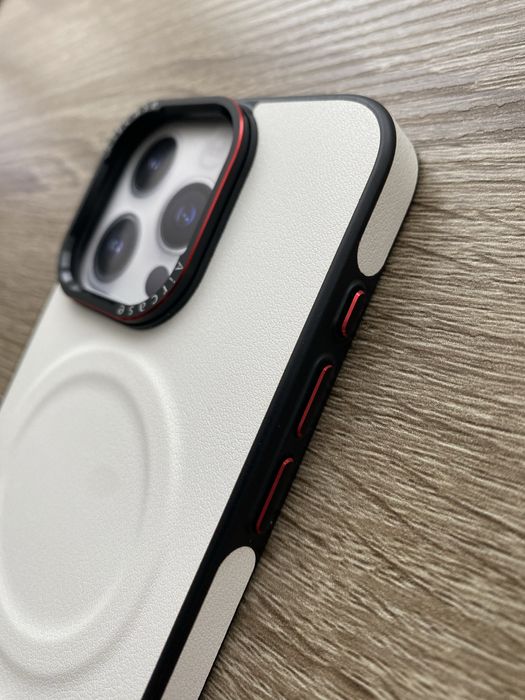 Husă nouă pentru iPhone 15 Pro