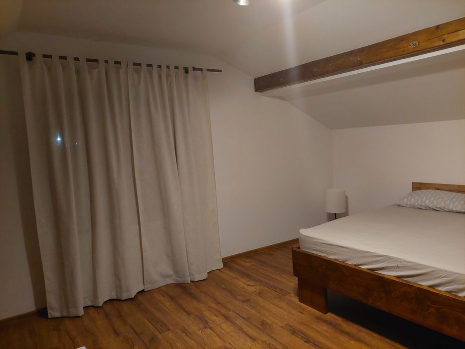 Inchiriez apartament in regim hotelier