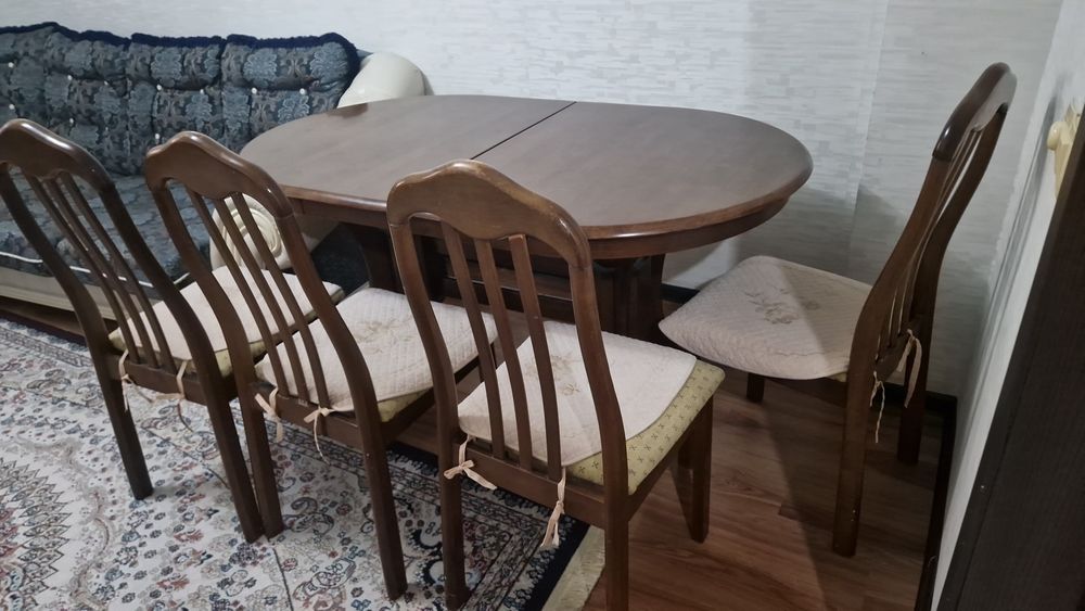 Стол и стулья продам