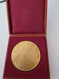 Златен медал от БТС