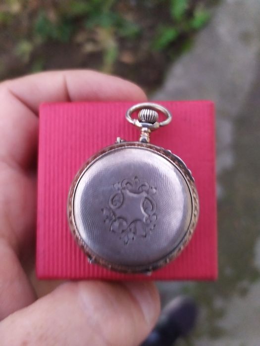Стар сребърен джобен часовник