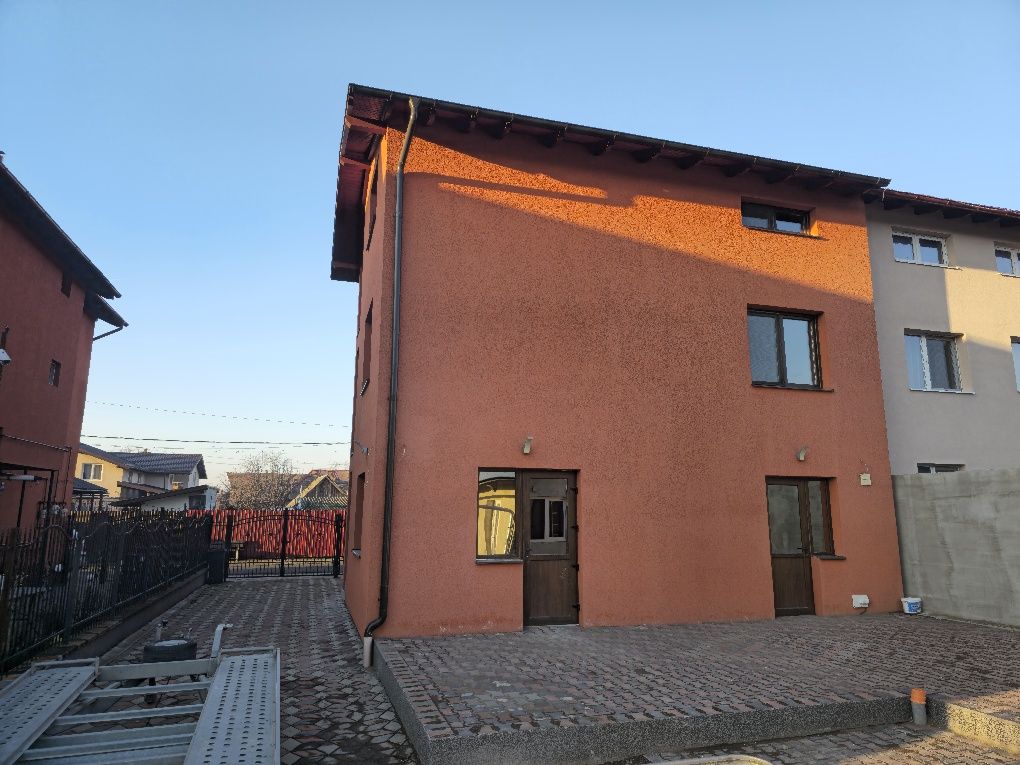 Vând sau închiriez casa constructie noua 6 camere în Cristesti