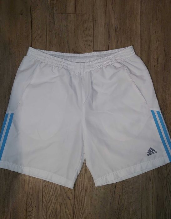 Adidas къси гащи - Размер L