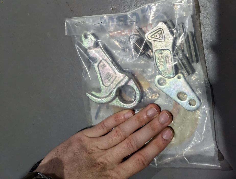 Kit reparație cap tirant inferior Deutz fahr  M 600 preț 350 lei cu tv