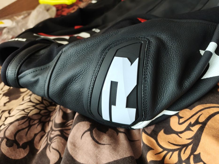 Кожено яке за мотор с гърбица Richa Stradale