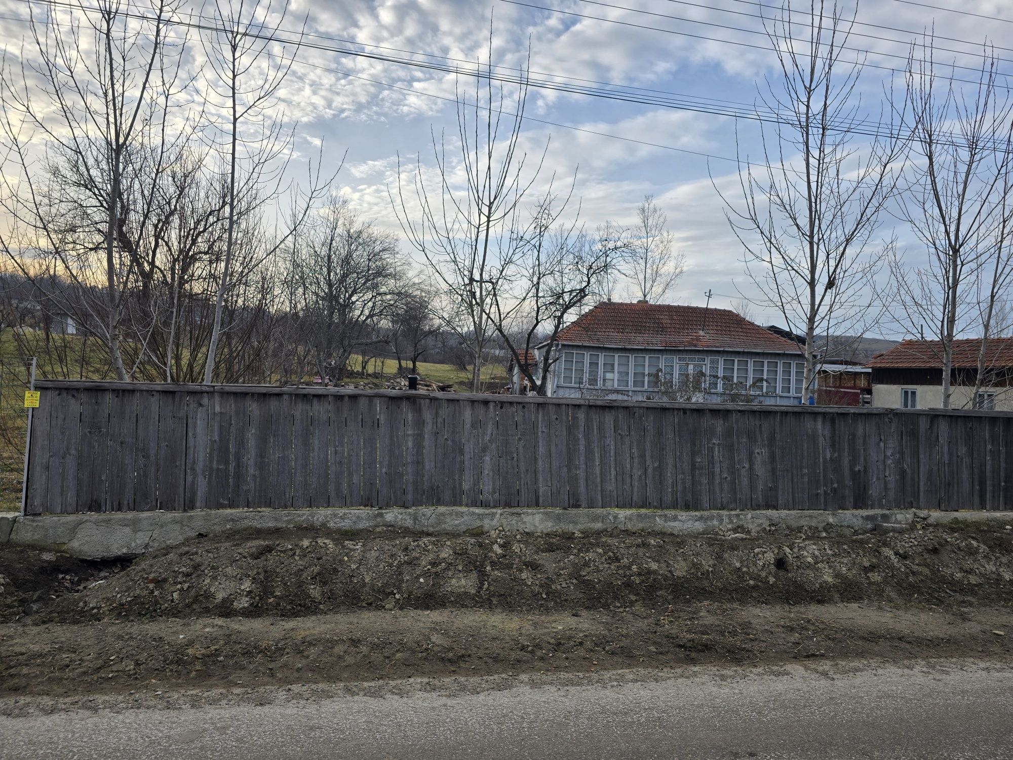 Teren cu casă batraneasca