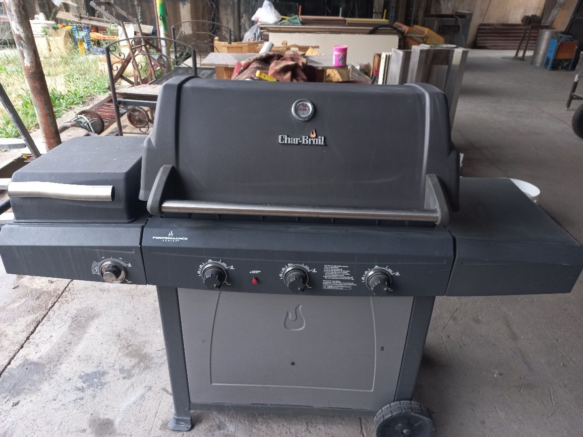 Газовый гриль Char-Broil