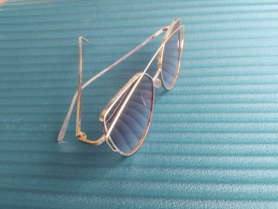 Дамски слънчеви очила с метални рамки