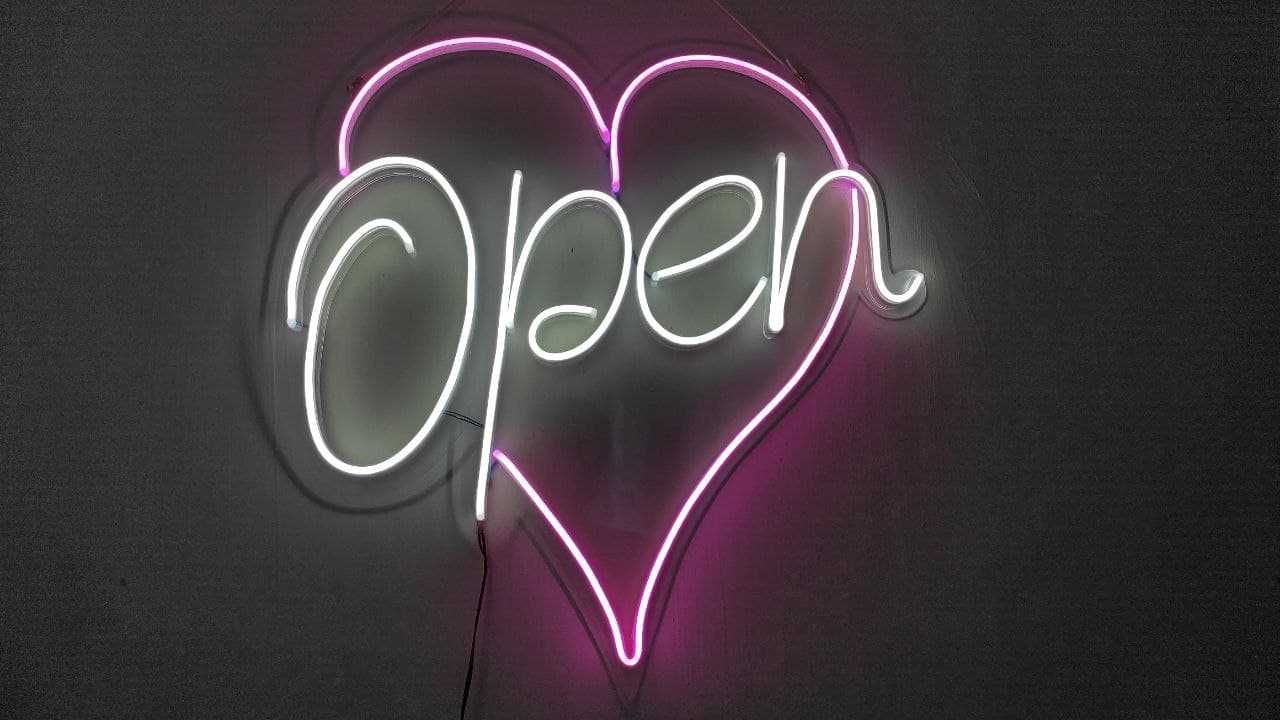 Biz neon xizmatlarini taklif qilamiz.