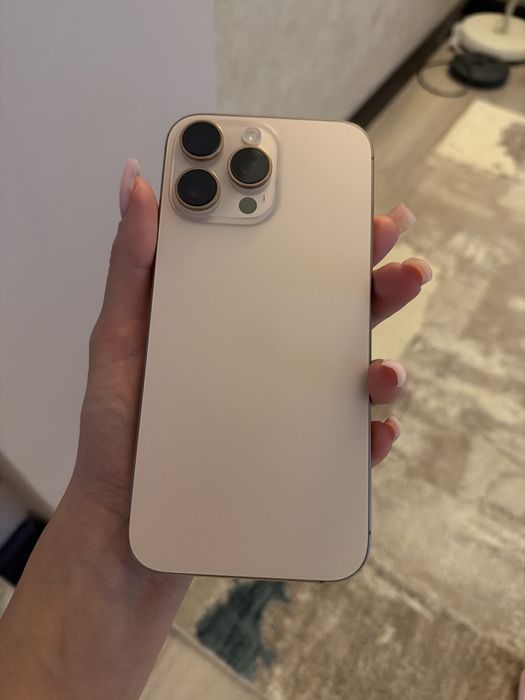 iPhone 16 Pro Max на гарантии