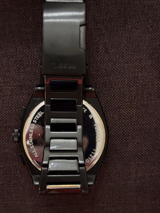 Часовник Fossil нов