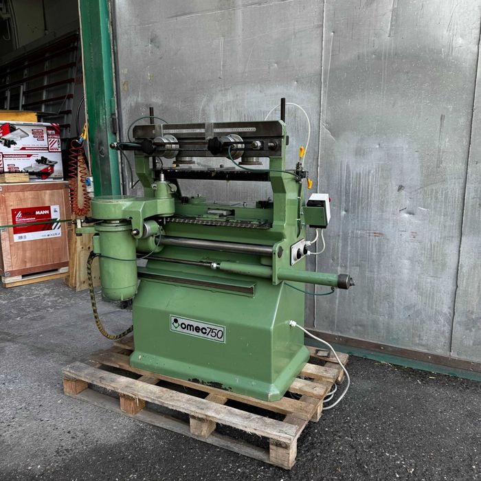 Masina de frezat in coada de randunica OMEC 750 - reconditionata