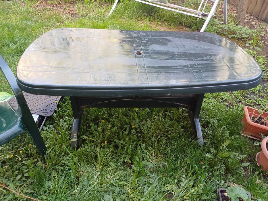 Masa plastic cu 4 scaune
