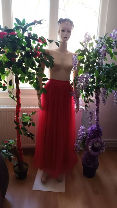 Vand fusta rosie de voal