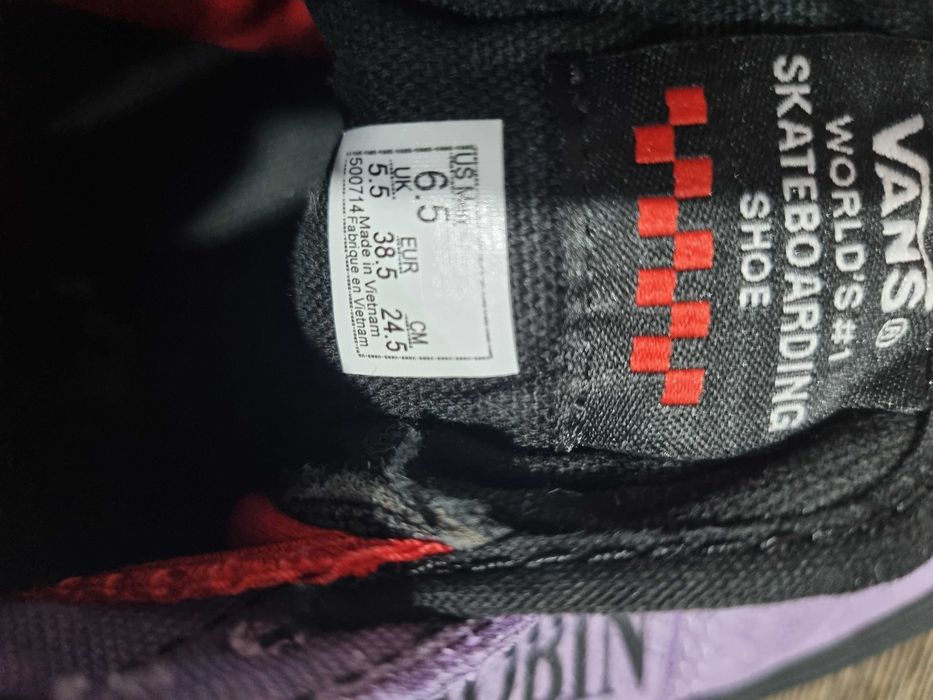 Vand incaltaminte Vans marimea 38.5 mov si 40 neagra