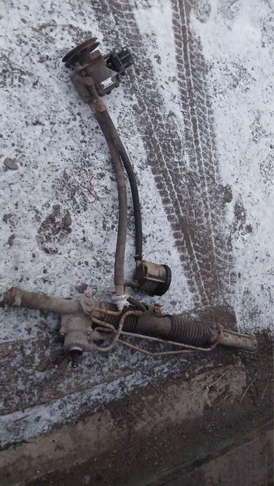 Продам рулевую рейку на Ауди 100С3 в сборе.