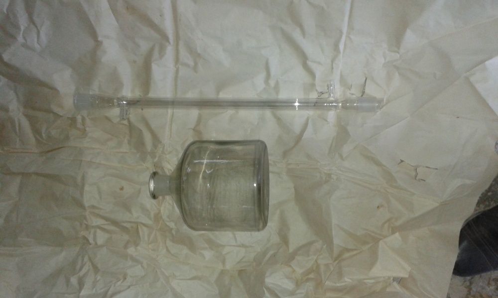 Лабораторна стъклария различна.