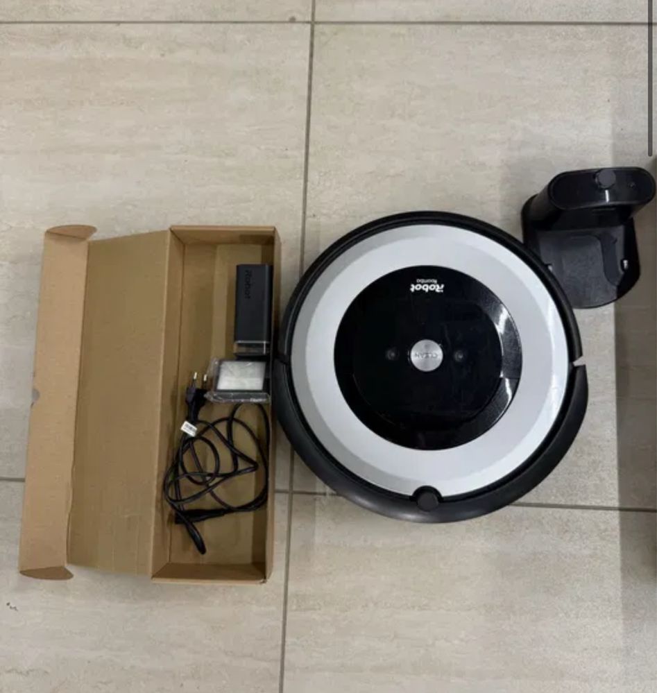 Aspirator robot iRobot Roomba E5, Wi-Fi, 33 W,