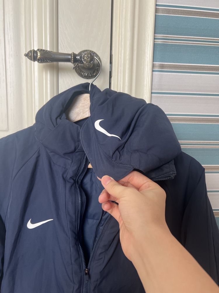 продаю две тренировочных курток nike