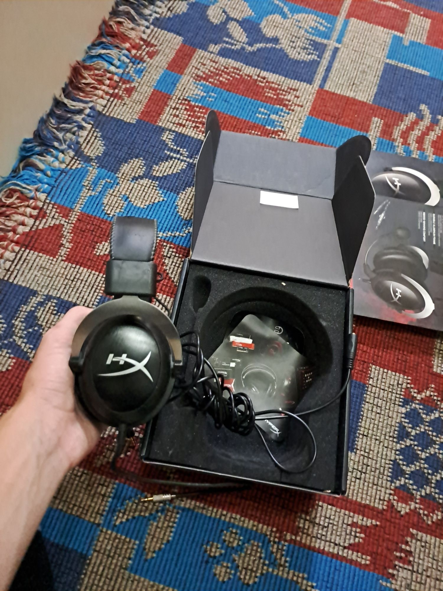 Наушники hyperX.    .
