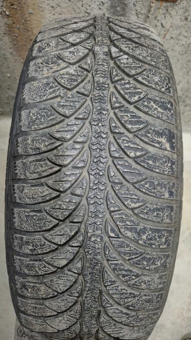 Продавам комплект джанти 15" със зимни гуми 185/65/15