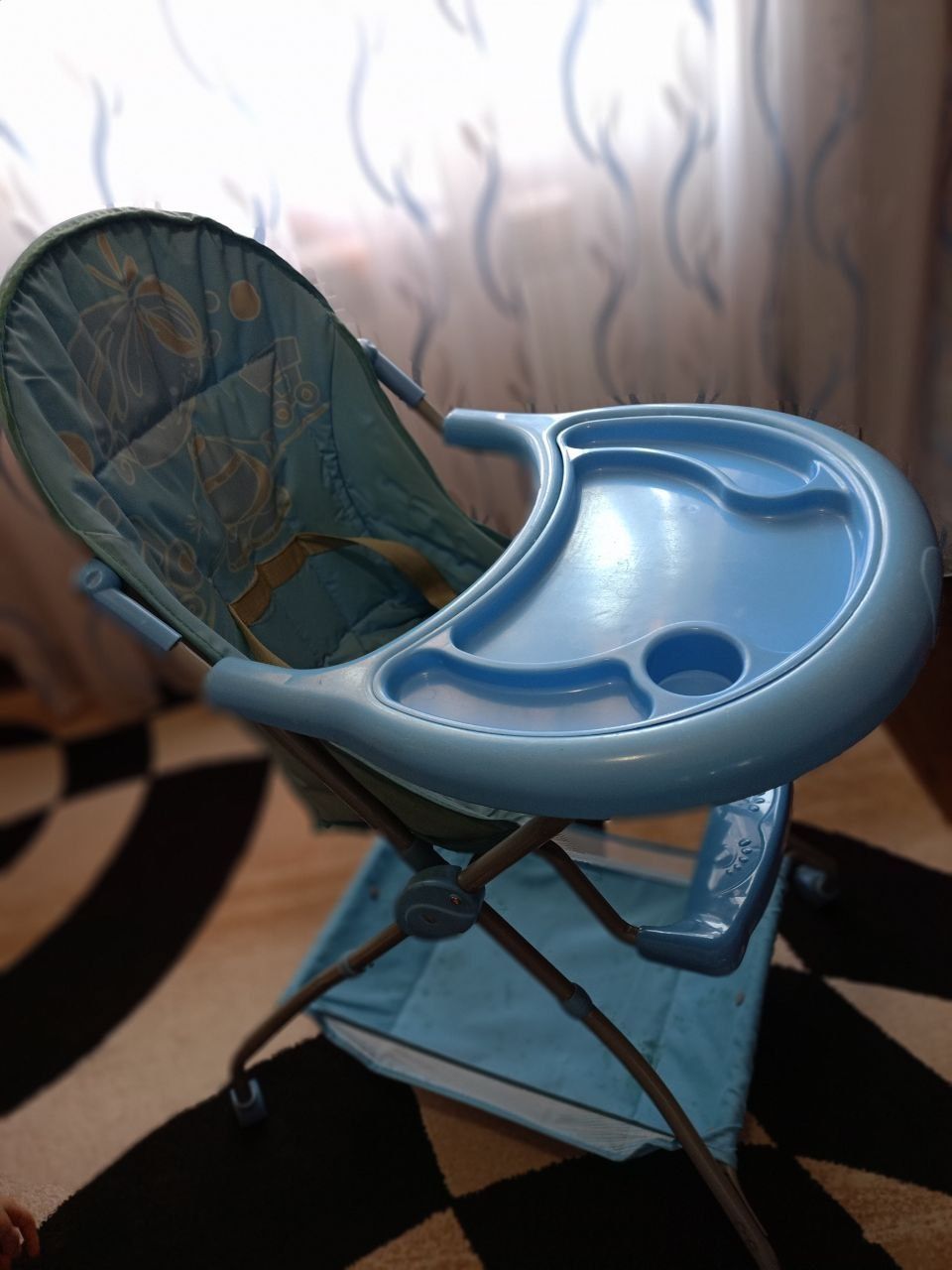 Bolalar stulchasi xamda velosiped ikkovi BU yangi emas