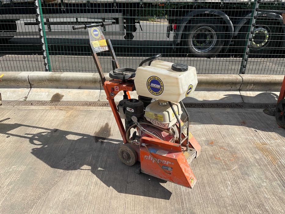 Taietor asfalt și Beton Clipper CS451