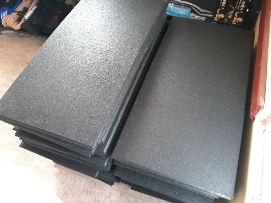 Фитнес Настилка , Плоча 100 х 50 см , Гумени Подови Настилки