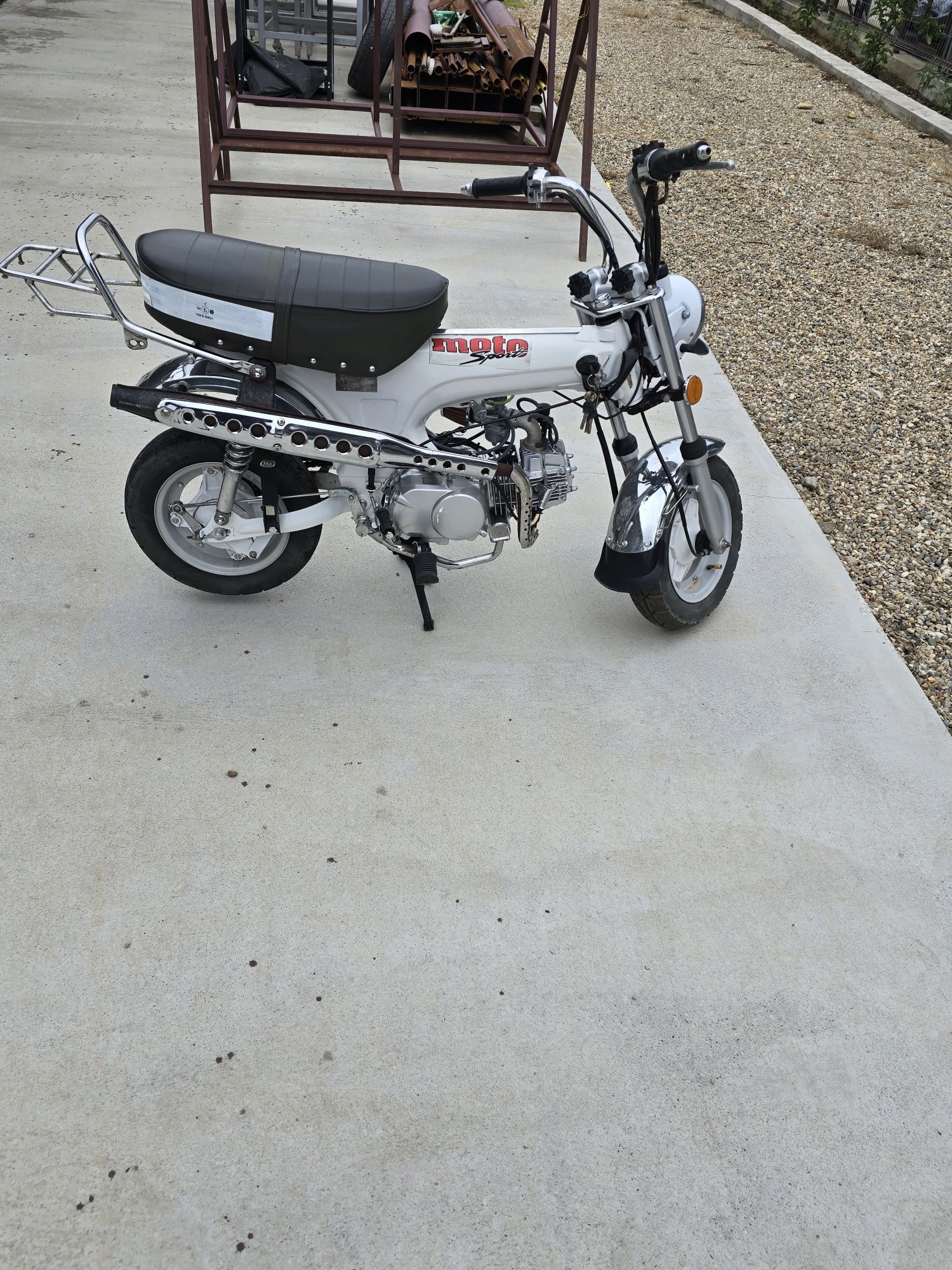 Motocicleta Honda Dax