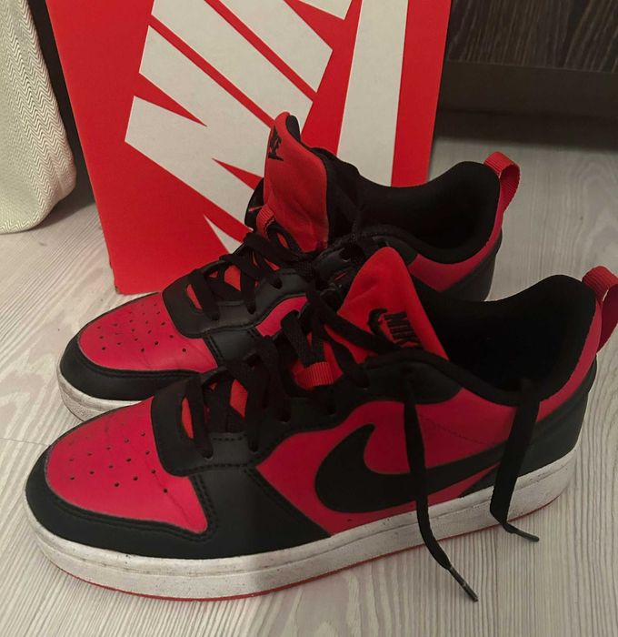 Adidasi Nike rosii marimea 38