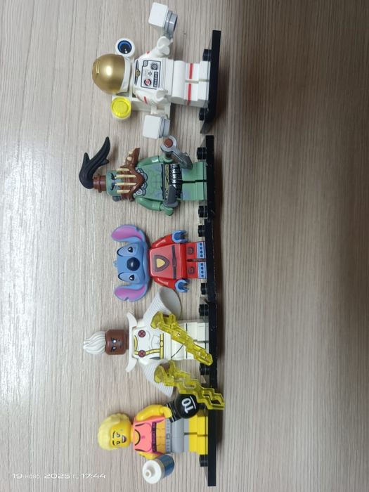 Лего оригинальные фигурки.