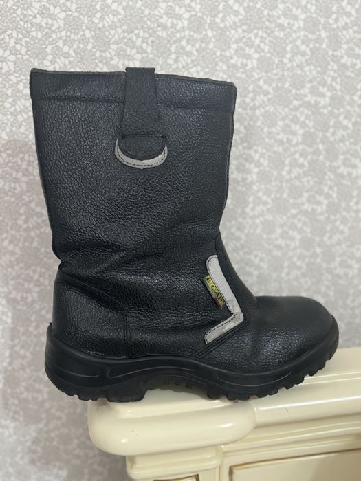 Продам спец обувь демисезонка есть мех натуральная кожа