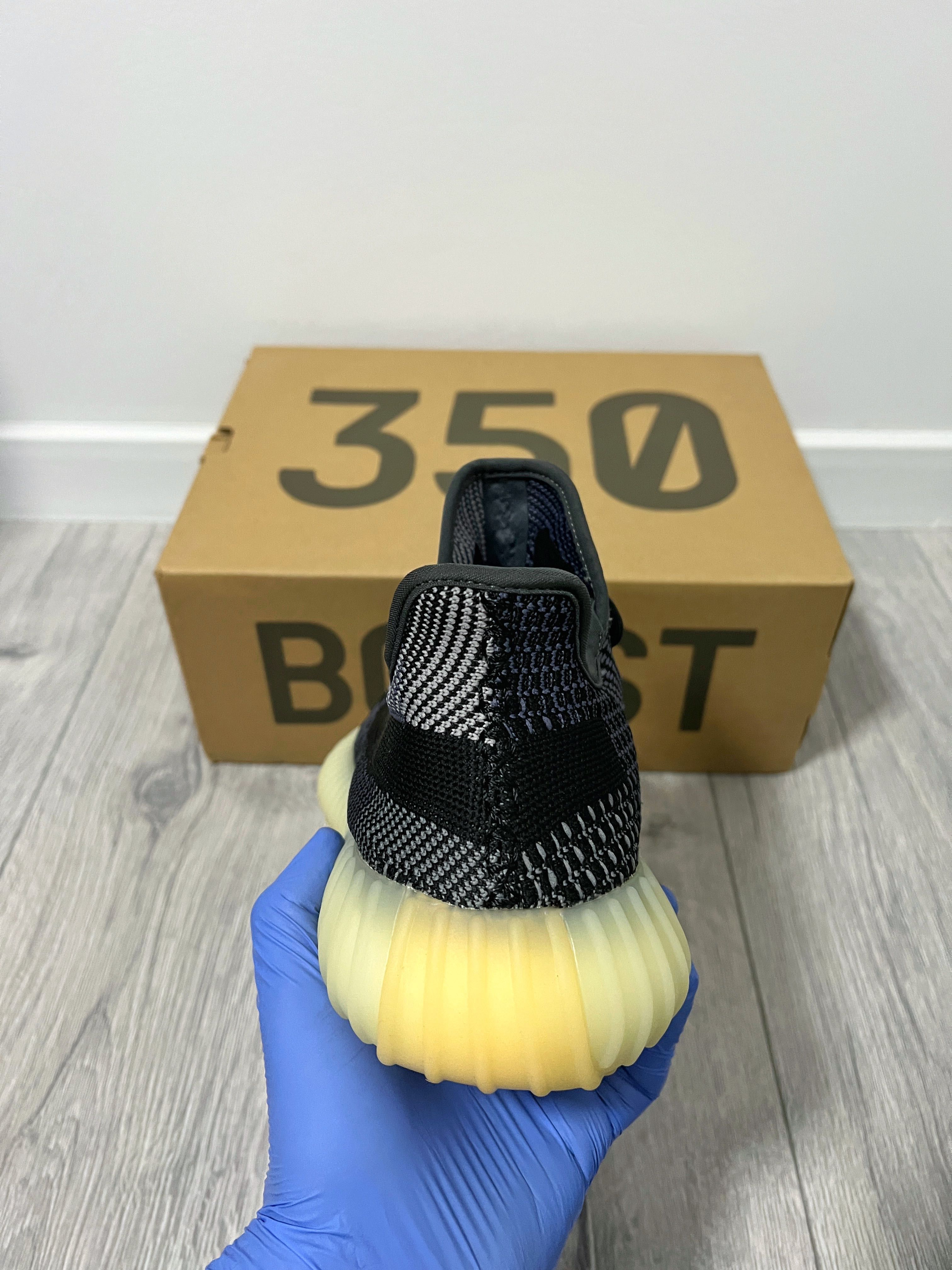 Adidas Yeezy Boost 350 V2 Carbon