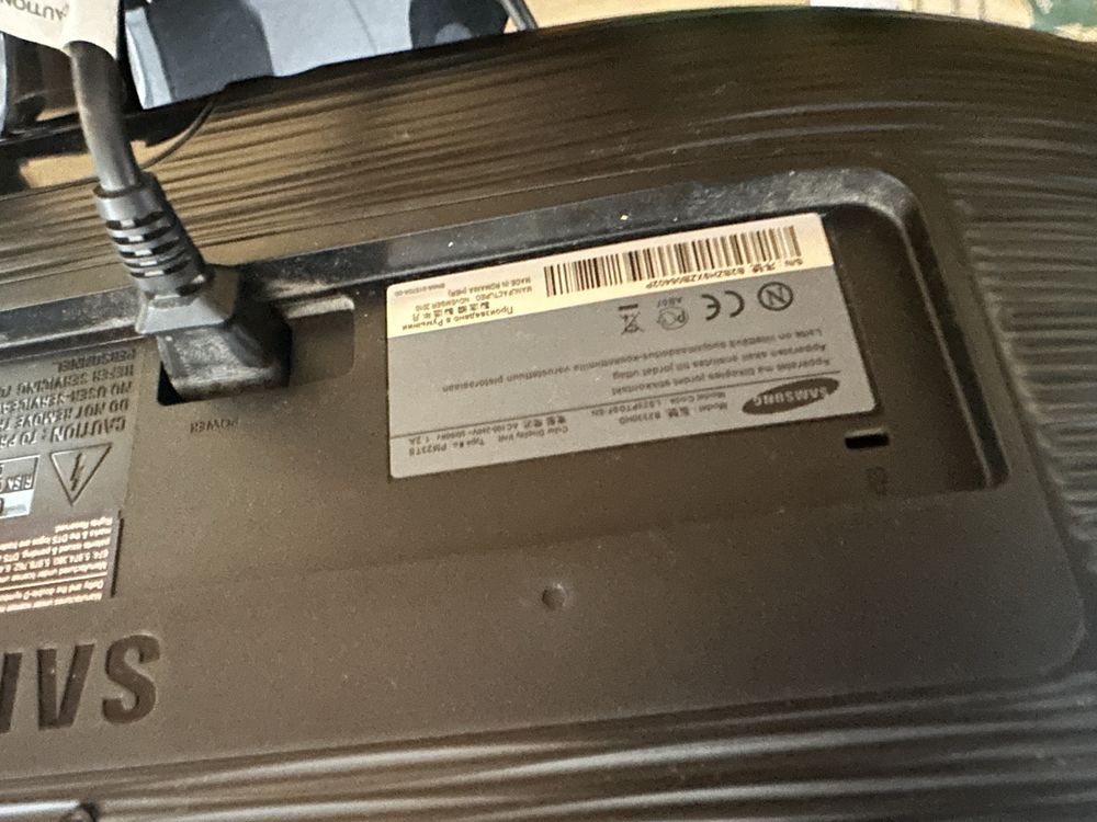 Телевизор Samsung Sync Master B2330HD