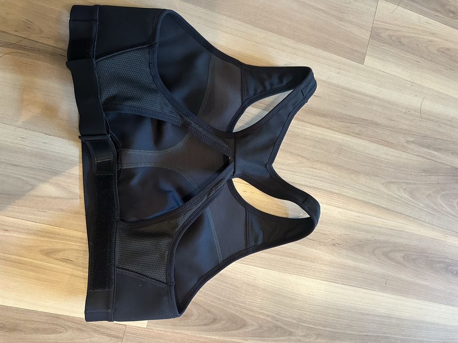 Спортно бюстие найк, ново, без етикет.