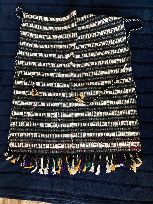 Costum popular -Catrinta originala alb-negru in stare buna