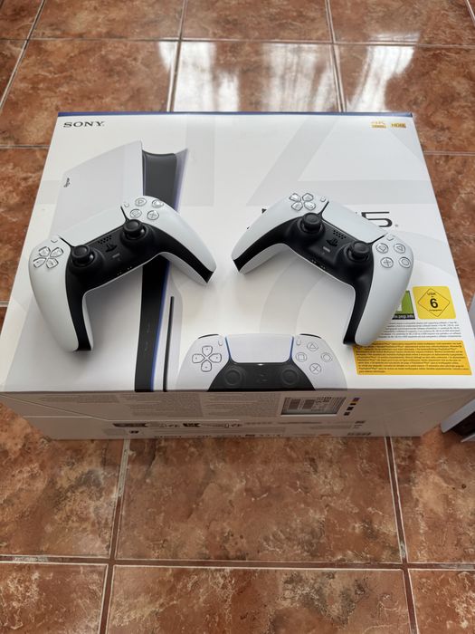Consola PlayStation 5 , 2 controllere si 3 jocuri