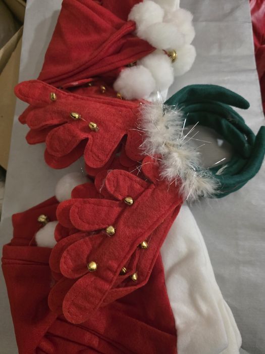 Коледни шапки и рога със звънчета количество