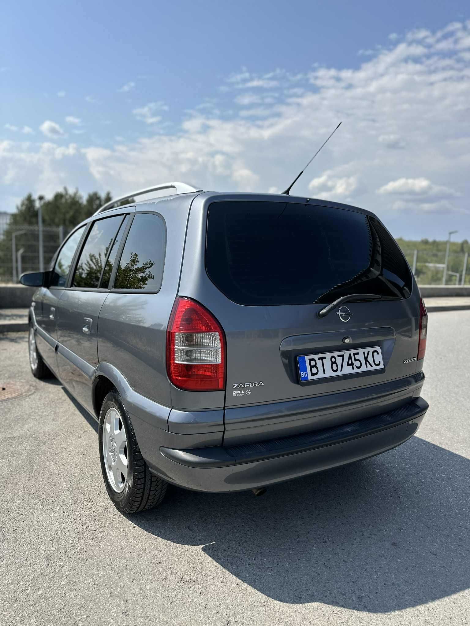 Opel Zafira 2.0 DTI, 100 к.с., автомат, 7 места – 2005 г.