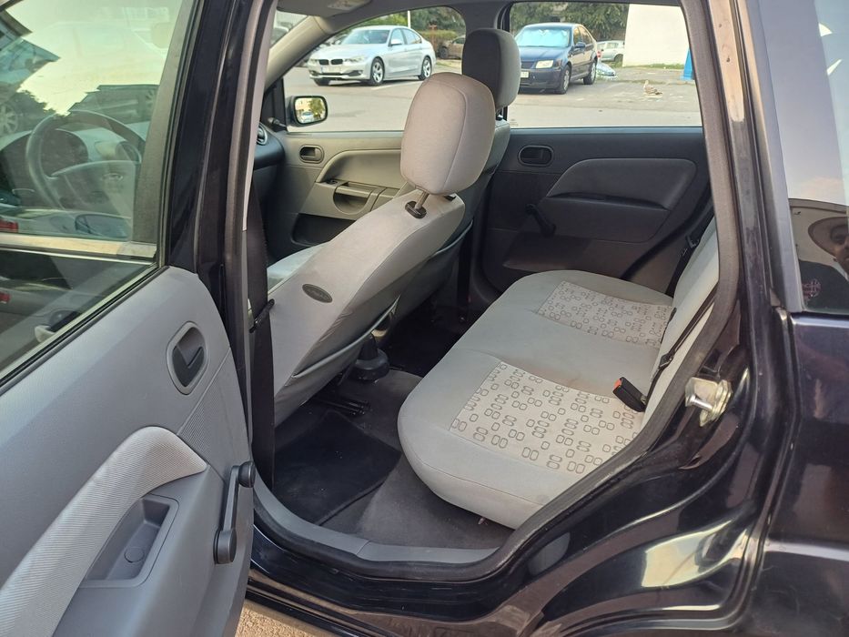 Vând Ford fiesta 1.4 benzina