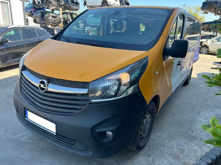 Opel Vivaro 2017 • 9 Locuri • 1.6 CDTI 145CP • Avarie Spate