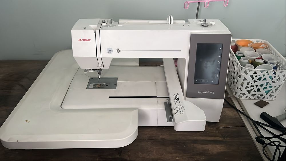 Продам вышивальную машинку