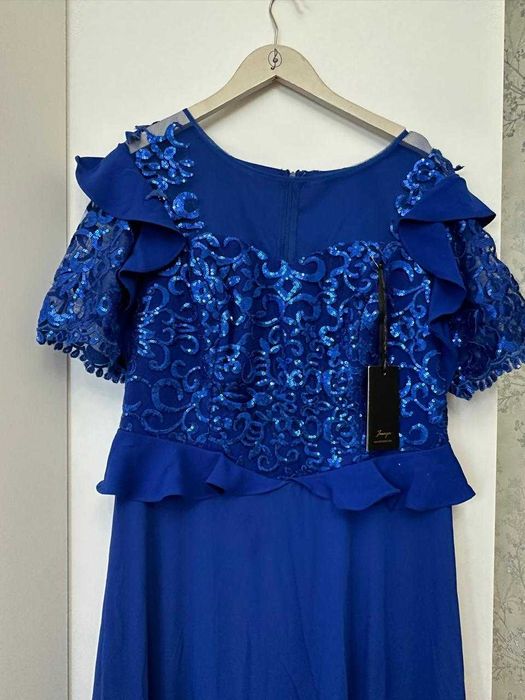 Нарядное вечернее платье в королевском синем цвете — новое, с биркой