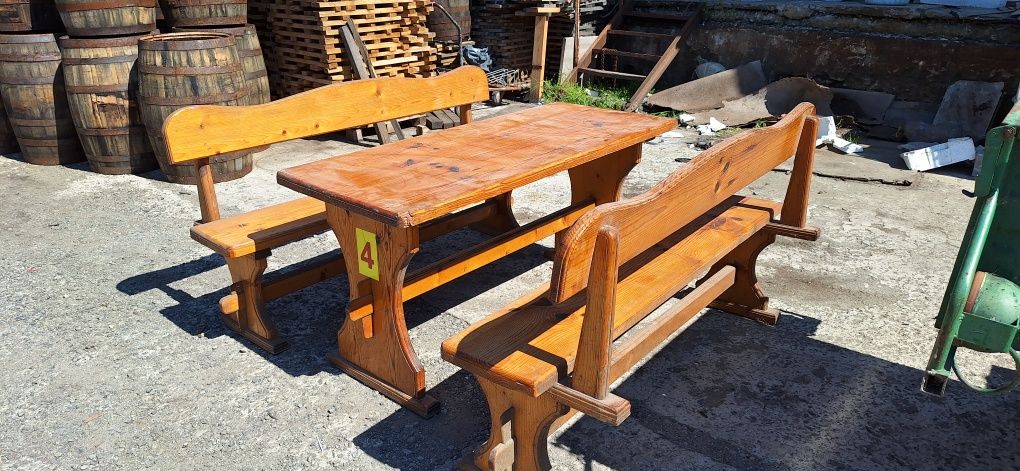 Комплект дървена маса и пейки