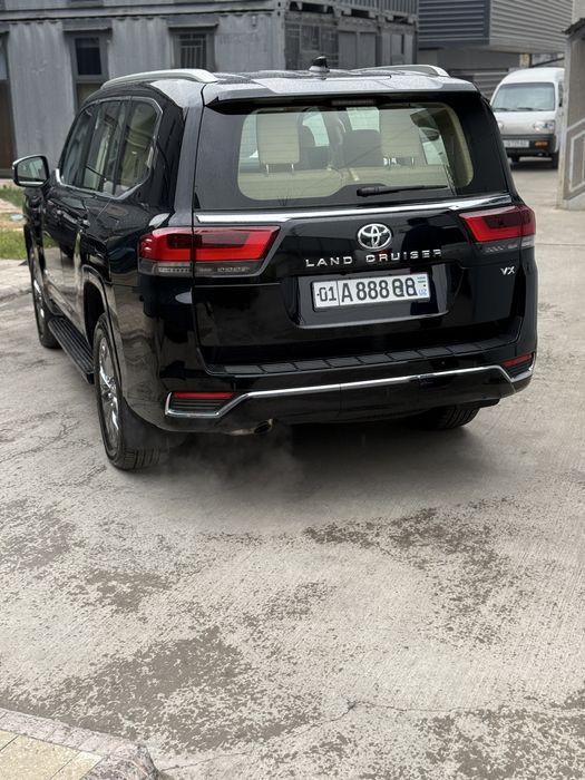 Toyota land cruiser 300