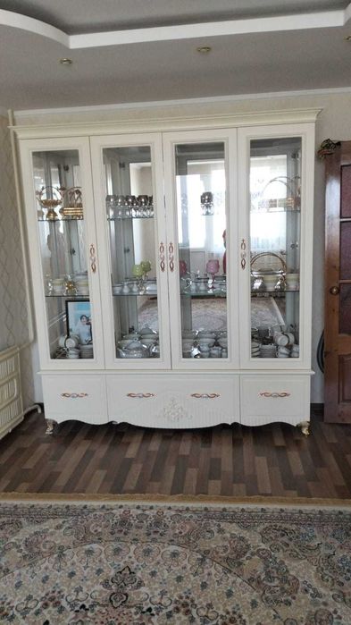 Продам сервант в гостиную.