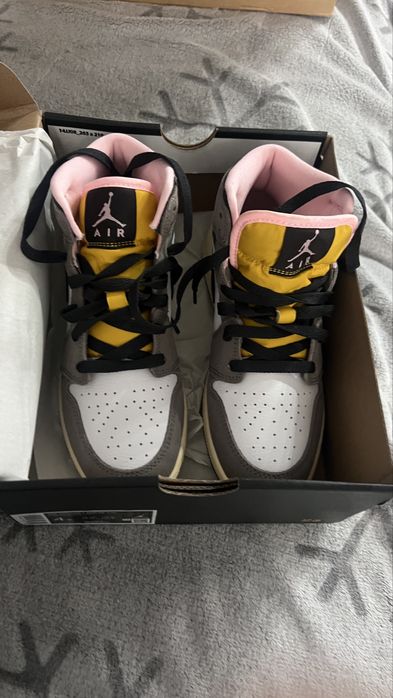 Adidasi Jordan Air mid  marime 36